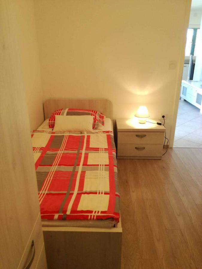 Apartman Dora Povljana Eksteriør billede
