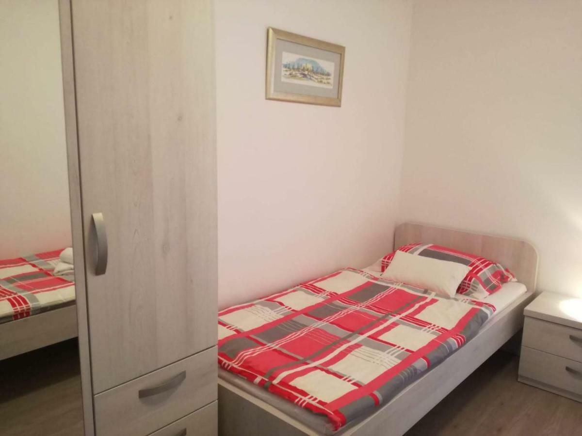 Apartman Dora Povljana Eksteriør billede